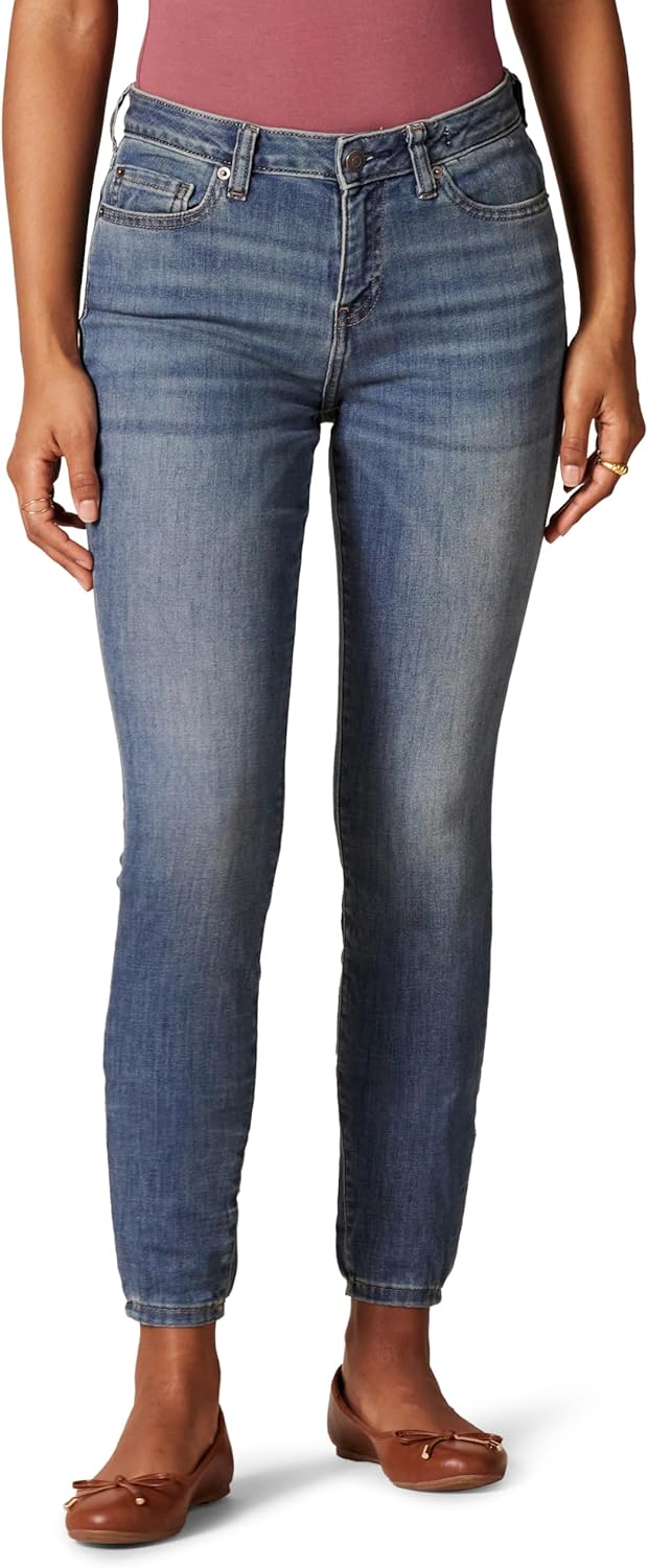 Amazon Essentials Women's Mid Rise Curvy Skinny Jeans